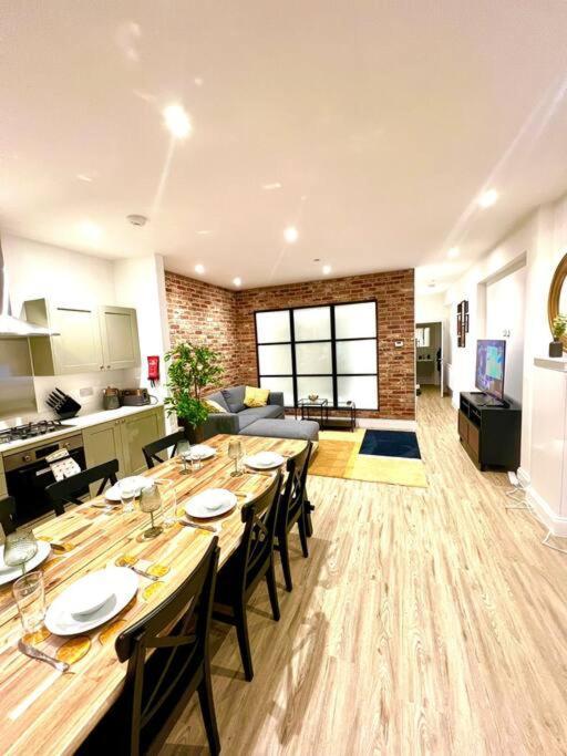 Brand New Apt - Beach Breeze Spacious 1-Bedroom Apartment With Parking - Sleeps 4 Ppl- Internet Bournemouth Exterior photo