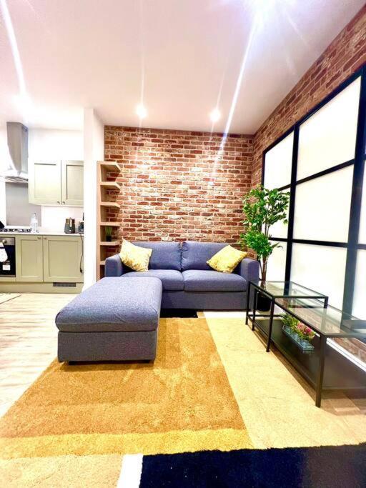 Brand New Apt - Beach Breeze Spacious 1-Bedroom Apartment With Parking - Sleeps 4 Ppl- Internet Bournemouth Exterior photo