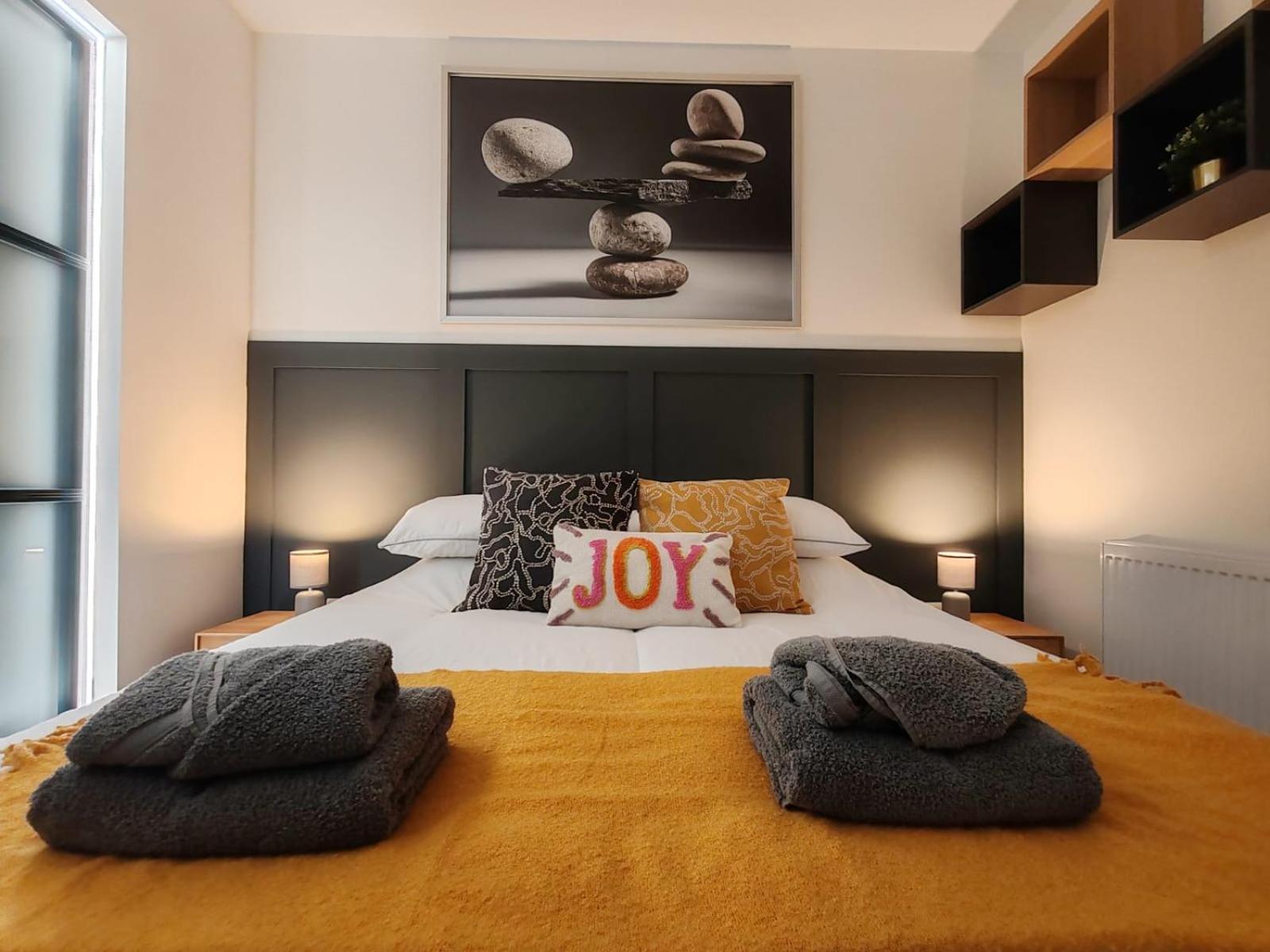 Brand New Apt - Beach Breeze Spacious 1-Bedroom Apartment With Parking - Sleeps 4 Ppl- Internet Bournemouth Exterior photo