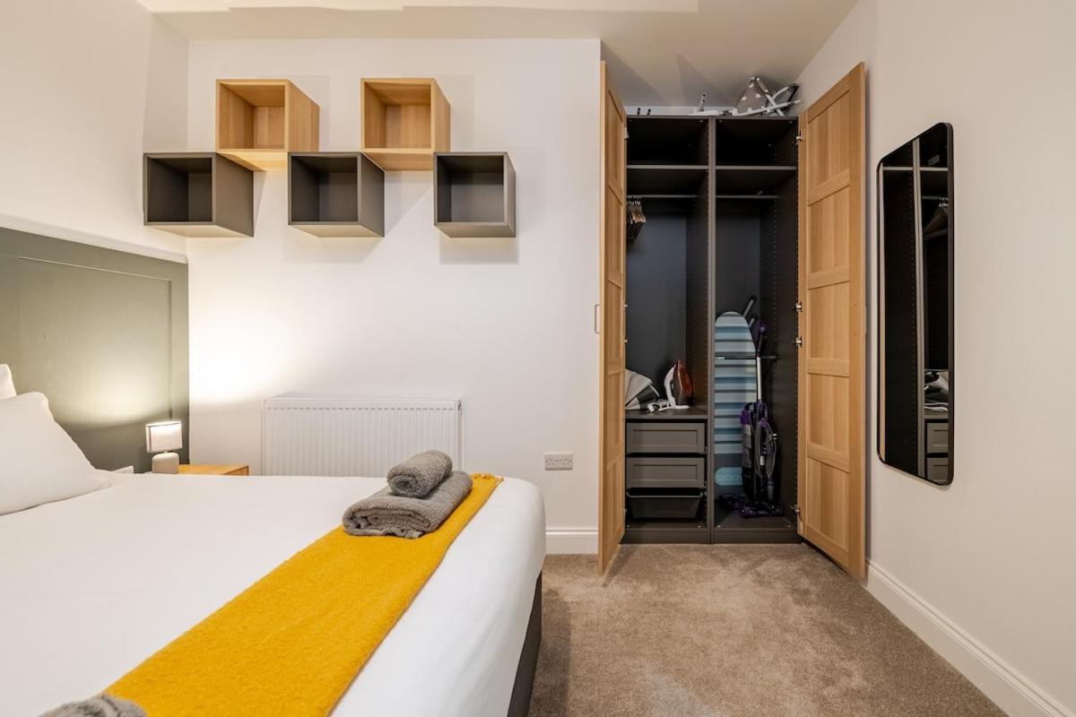 Brand New Apt - Beach Breeze Spacious 1-Bedroom Apartment With Parking - Sleeps 4 Ppl- Internet Bournemouth Exterior photo